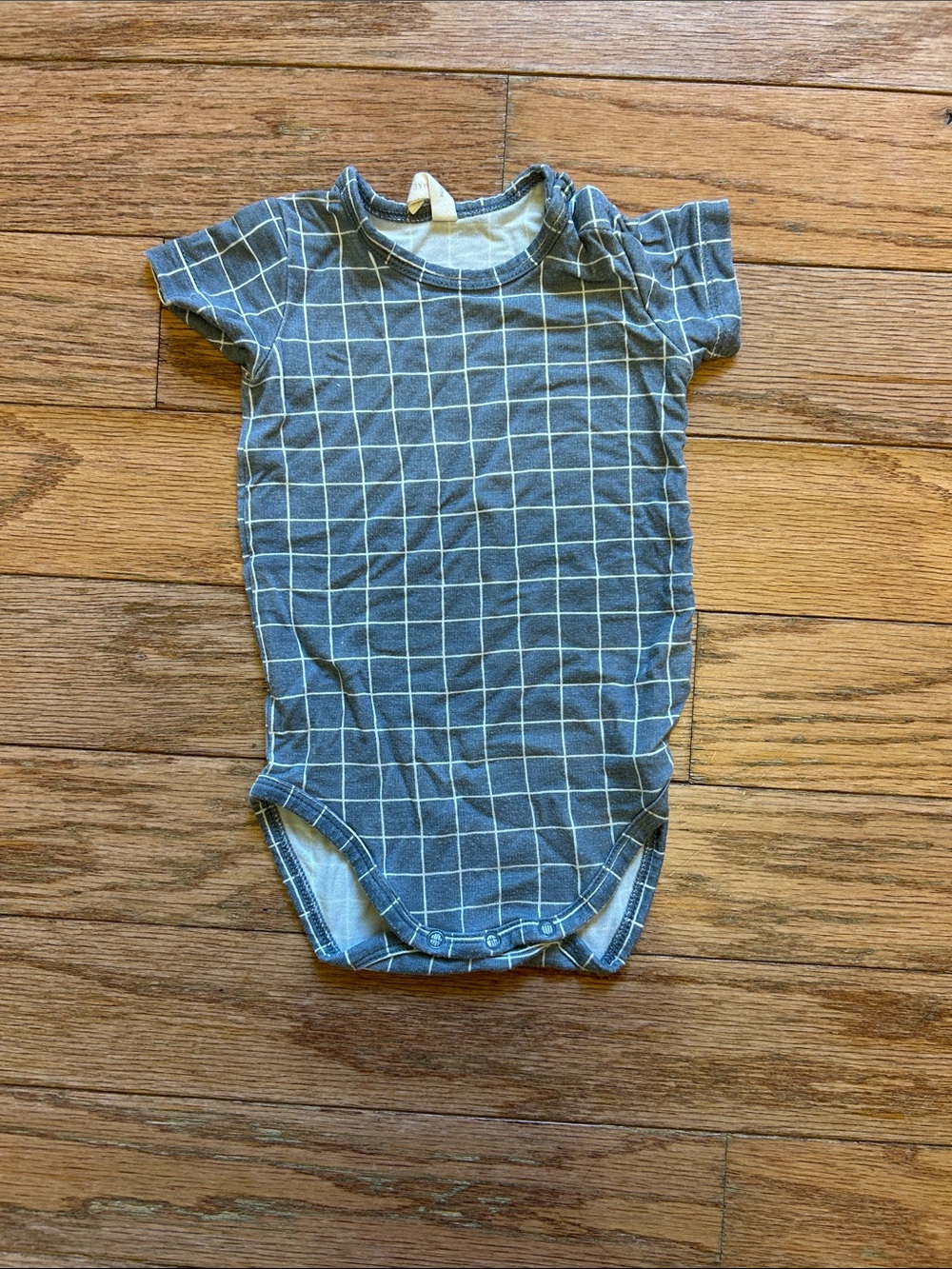 Grid-Print Short-Sleeve Baby One-Piece in Grey Blue